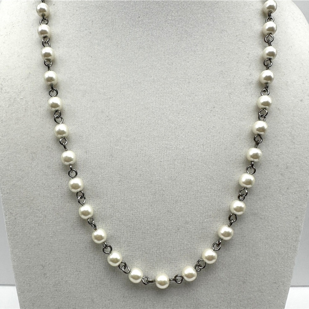 Vintage Faux Pearl‎ Plastic Bead Station Necklace Silver Tone Chain Chic Jewelry